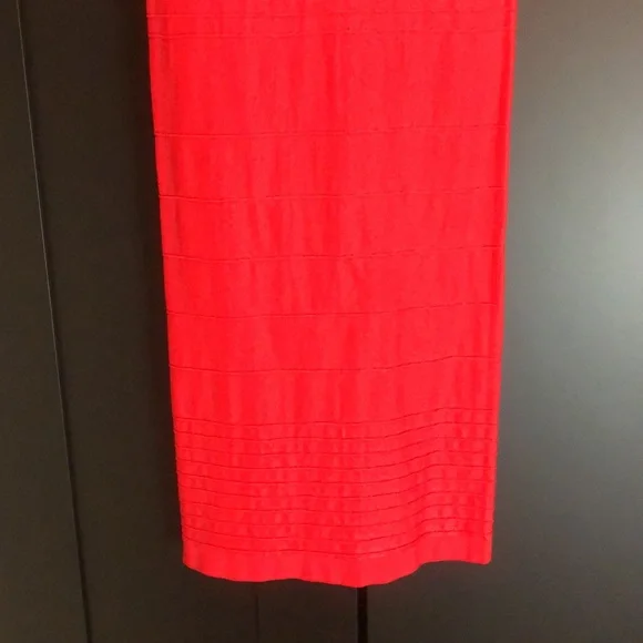 ♥️💋 NWT! Red Hot Bodycon Bebe Dress. Sizzle in this stunner! Size M/L - Picture 5 of 12